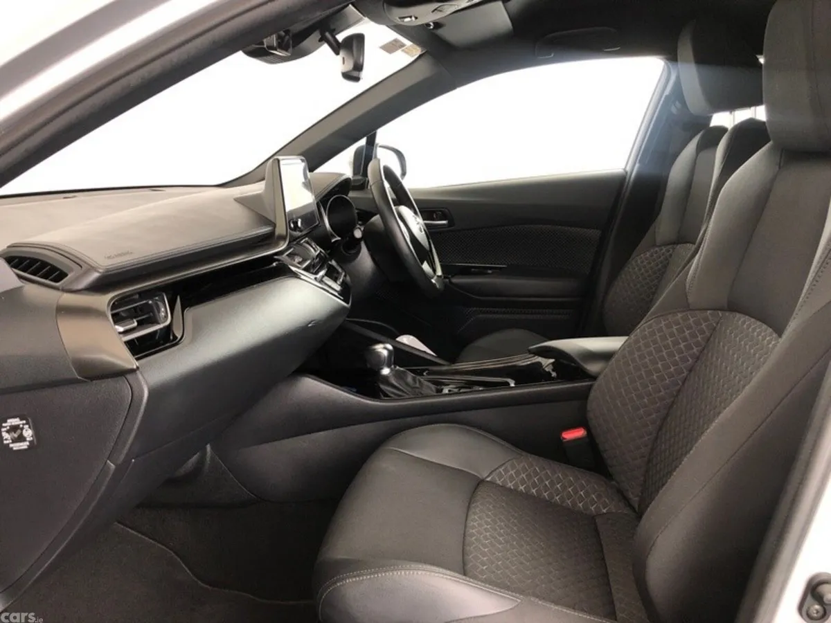 Toyota C-HR SUV, Petrol Hybrid, 2023, Silver