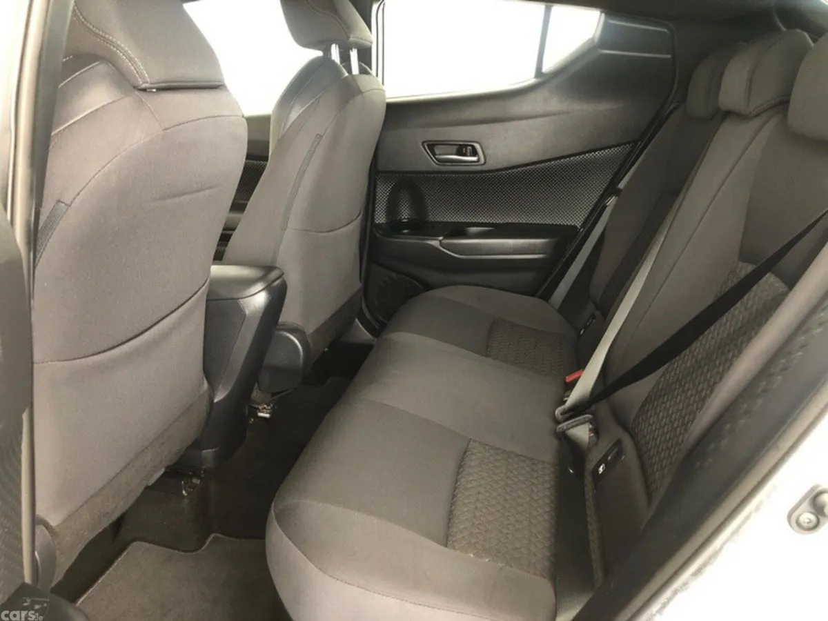 Toyota C-HR SUV, Petrol Hybrid, 2023, Silver