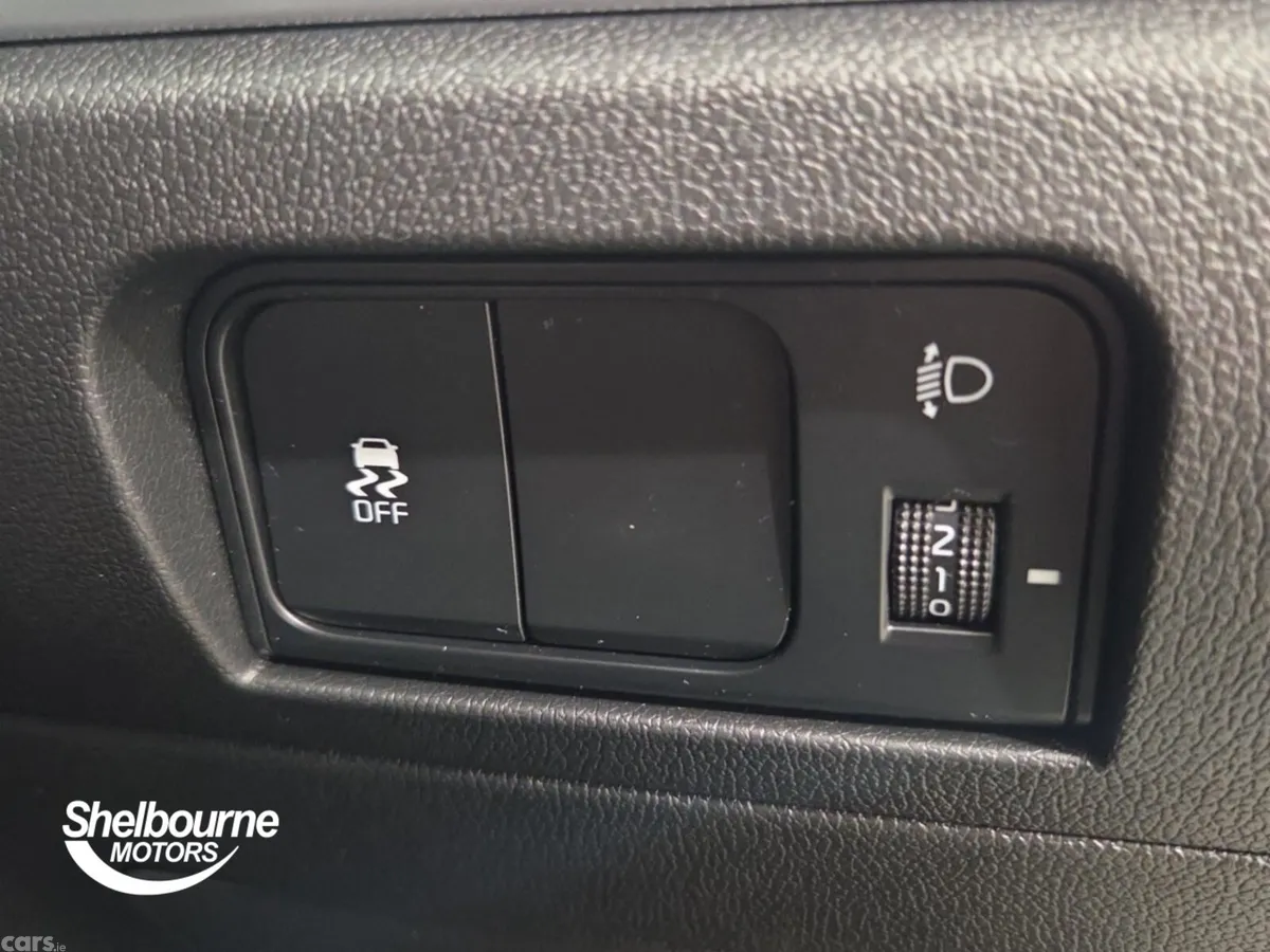 Kia Sorento SUV, Petrol Hybrid, 2025, White