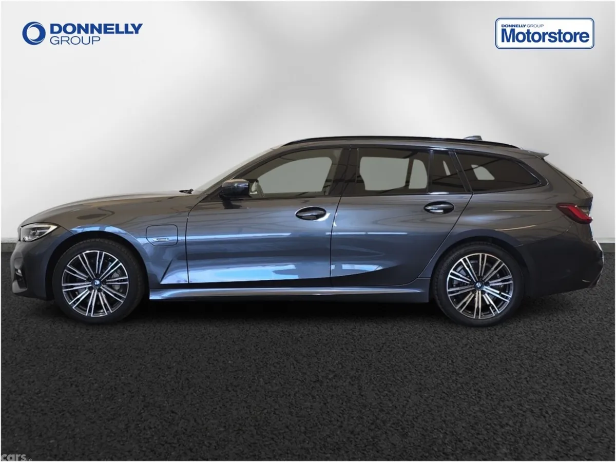 BMW 3-Series Estate, Petrol Hybrid, 2022, Grey