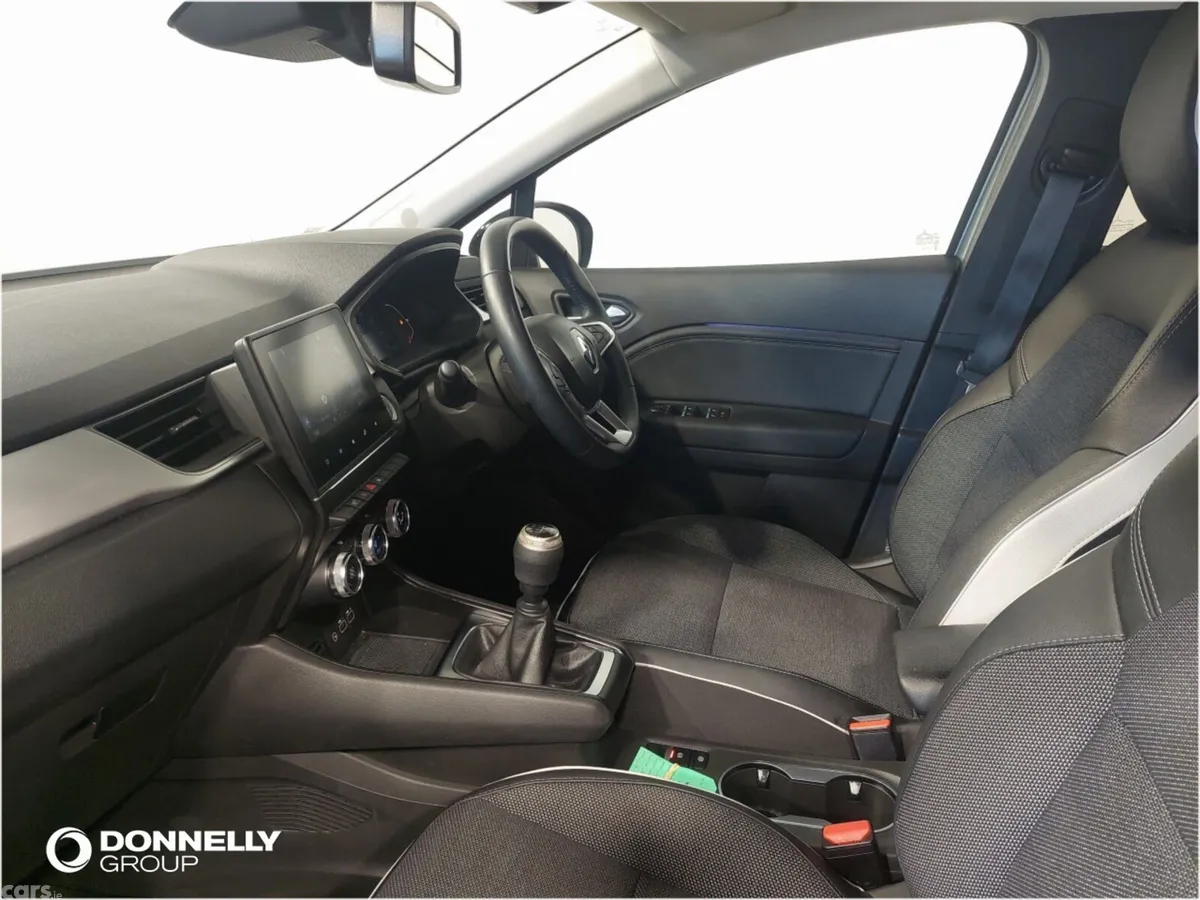 Renault Captur Hatchback, Petrol, 2024, Grey