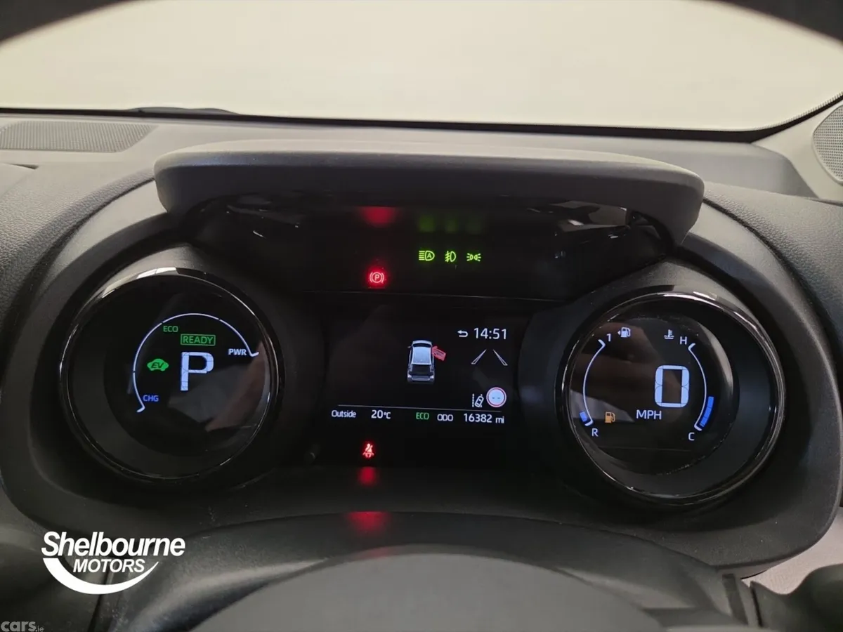 Toyota Yaris Hatchback, Petrol Hybrid, 2023, White