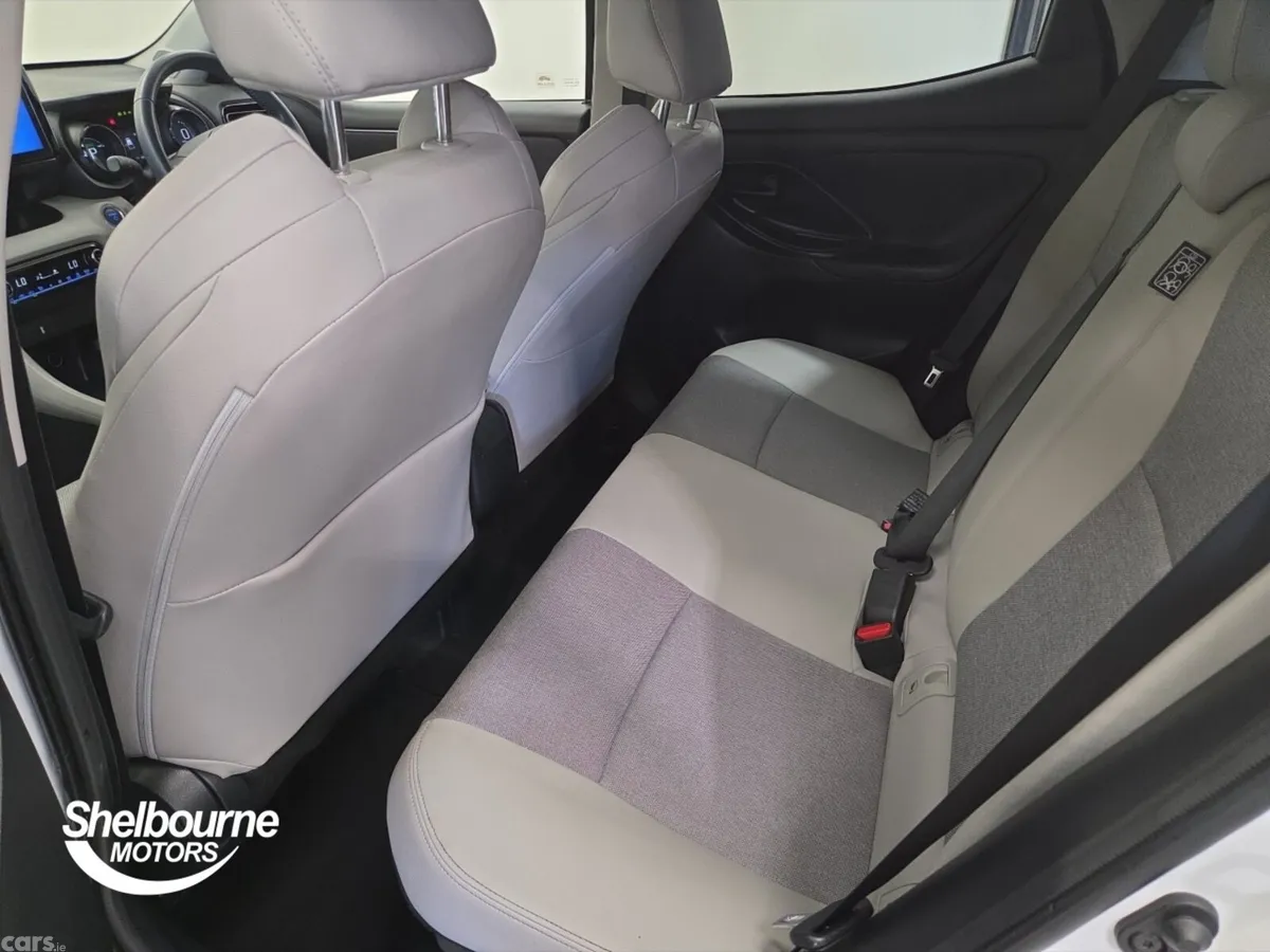 Toyota Yaris Hatchback, Petrol Hybrid, 2023, White