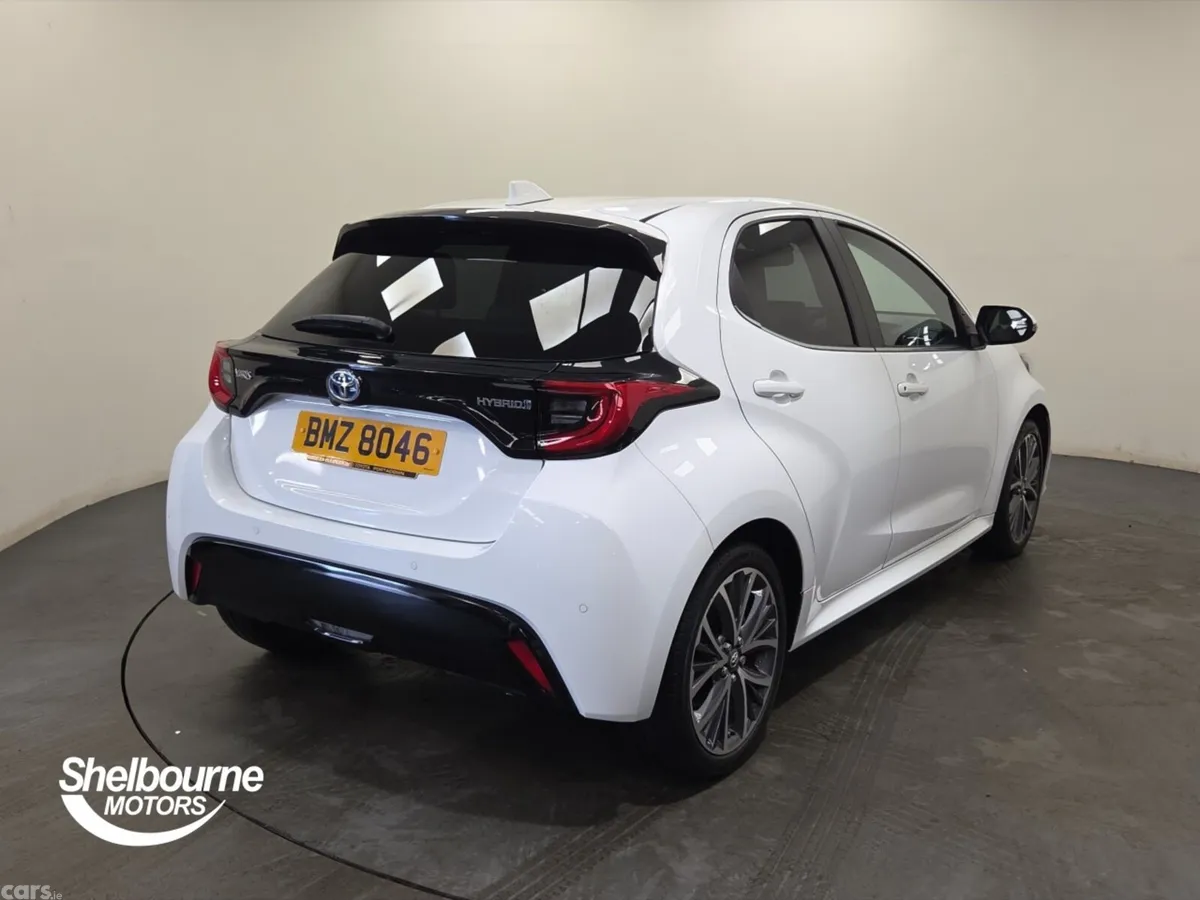 Toyota Yaris Hatchback, Petrol Hybrid, 2023, White