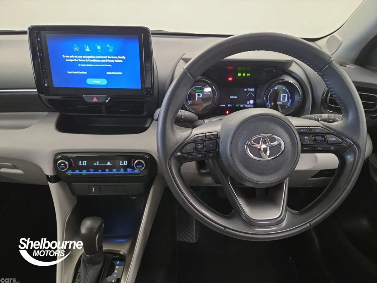 Toyota Yaris Hatchback, Petrol Hybrid, 2023, White