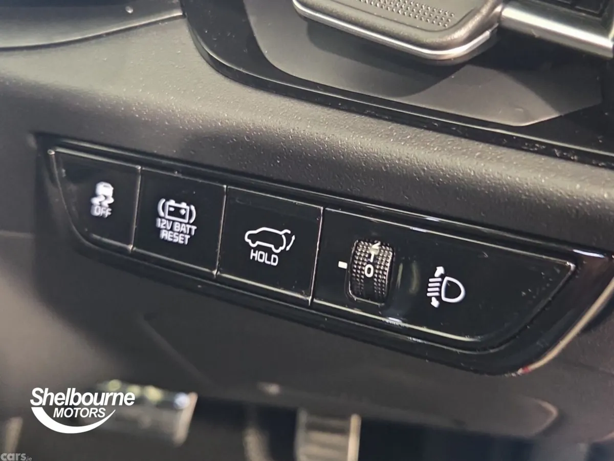 Kia Niro Estate, Petrol Hybrid, 2026, Red