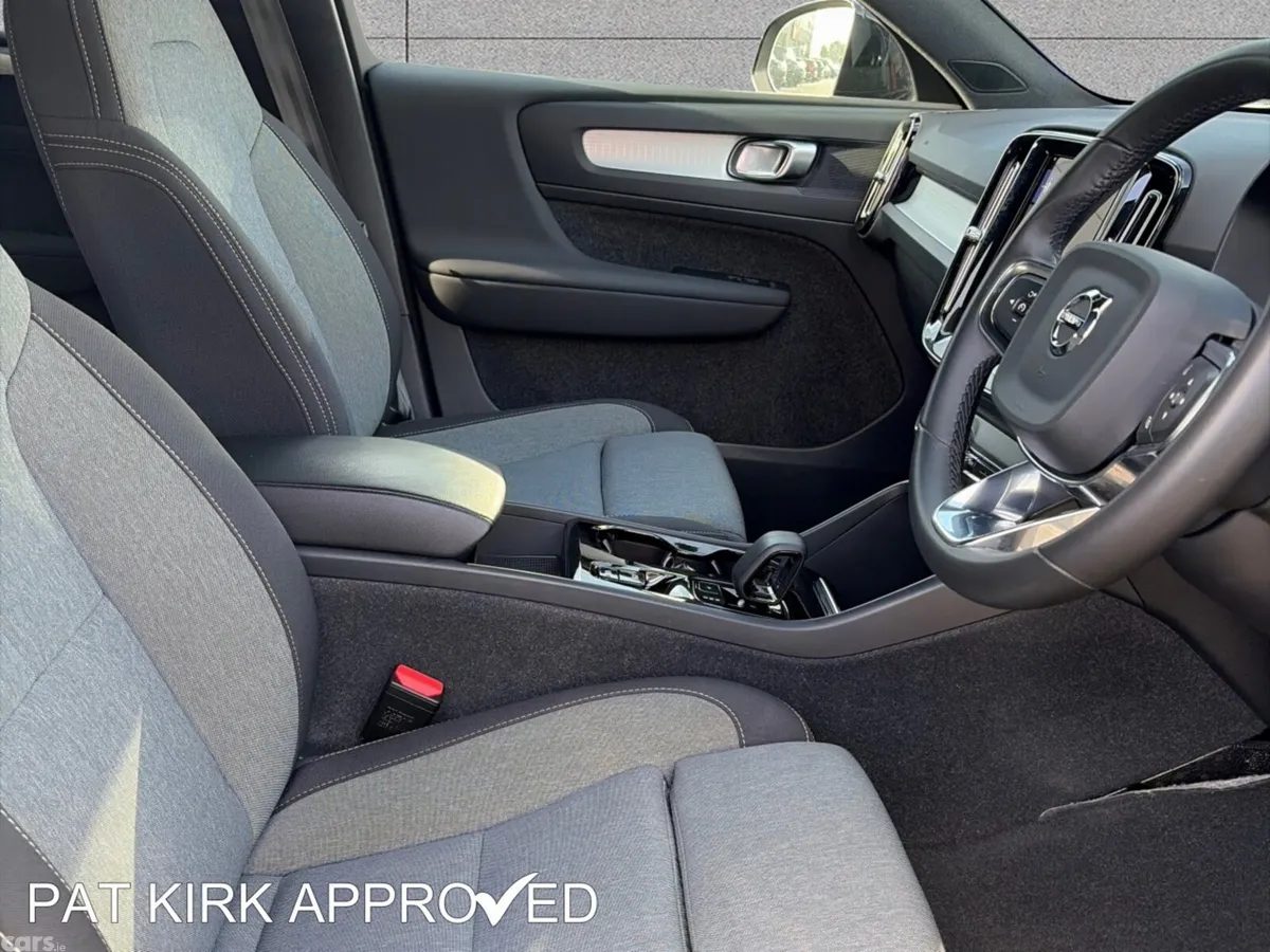 Volvo XC40 SUV, Petrol Hybrid, 2023, Black