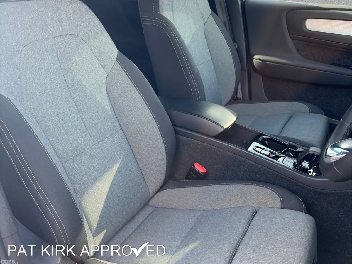 Volvo XC40 SUV, Petrol Hybrid, 2023, Black