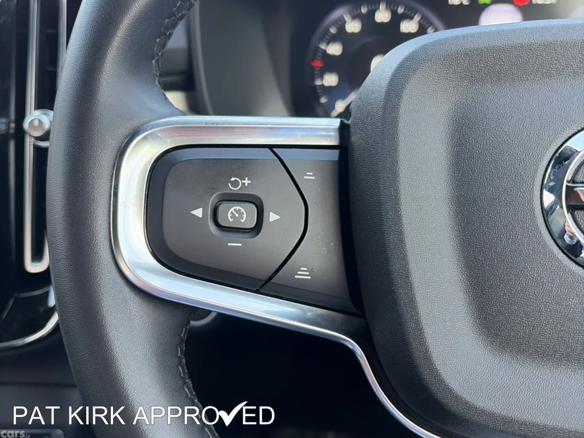 Volvo XC40 SUV, Petrol Hybrid, 2023, Black