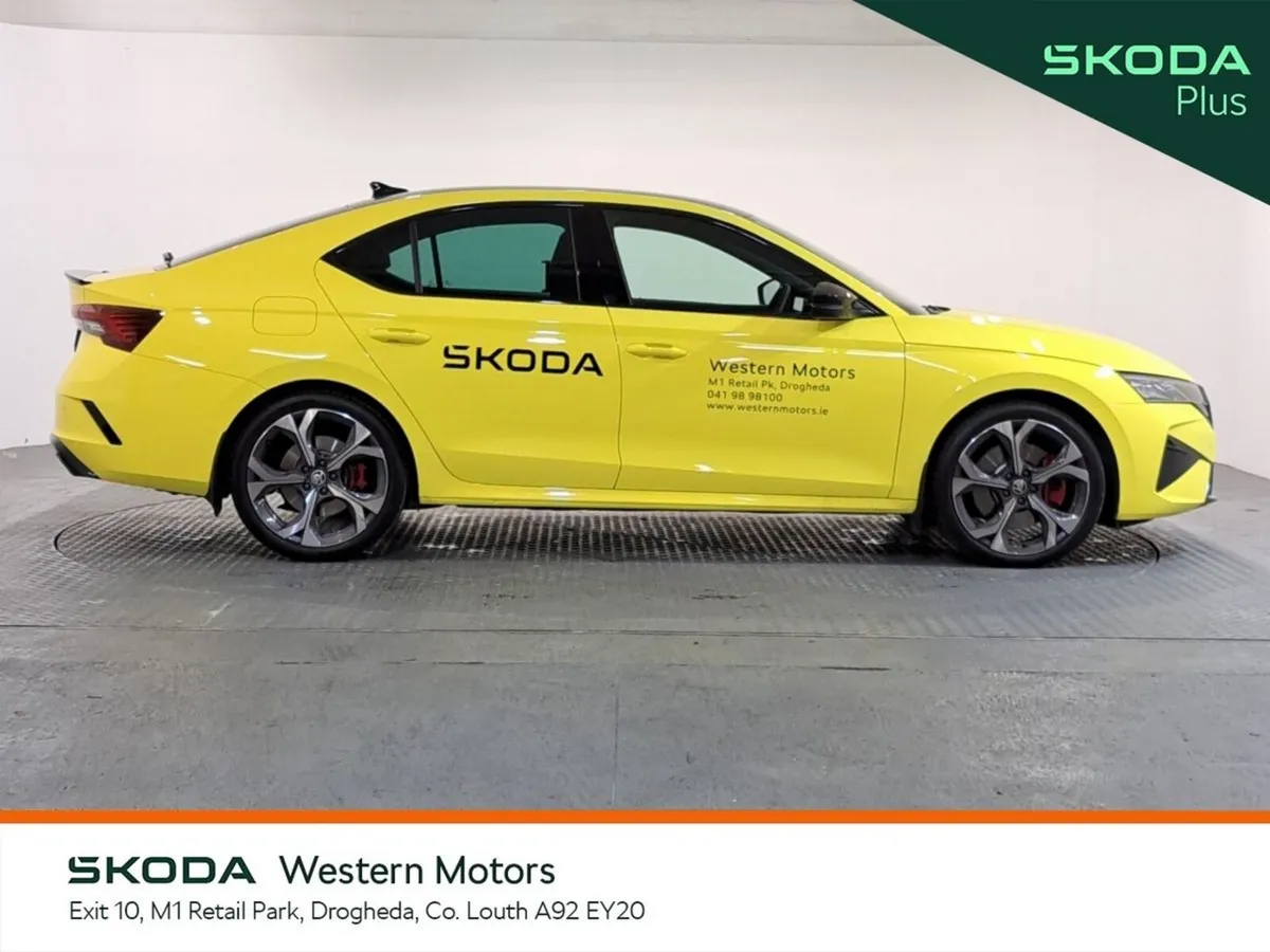Skoda Octavia Saloon, Petrol, 2026, Yellow