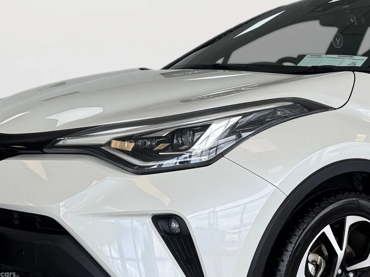 Toyota C-HR SUV, Petrol Hybrid, 2020, White
