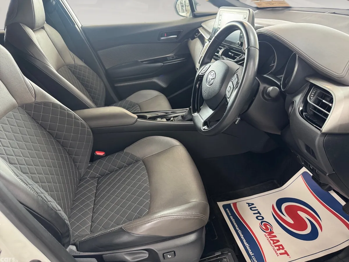Toyota C-HR SUV, Petrol Hybrid, 2020, White