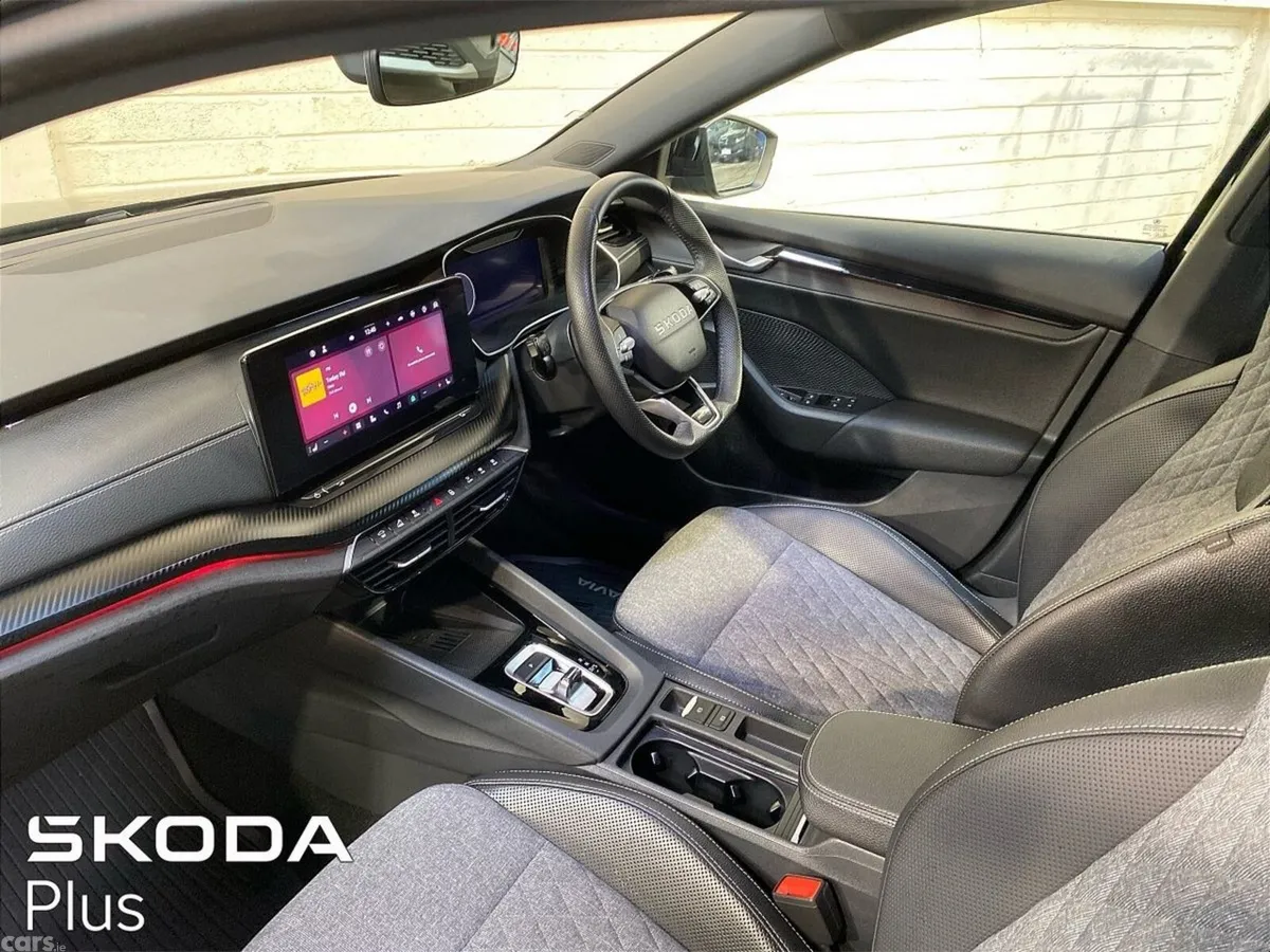 Skoda Octavia Saloon, Diesel, 2026, Black