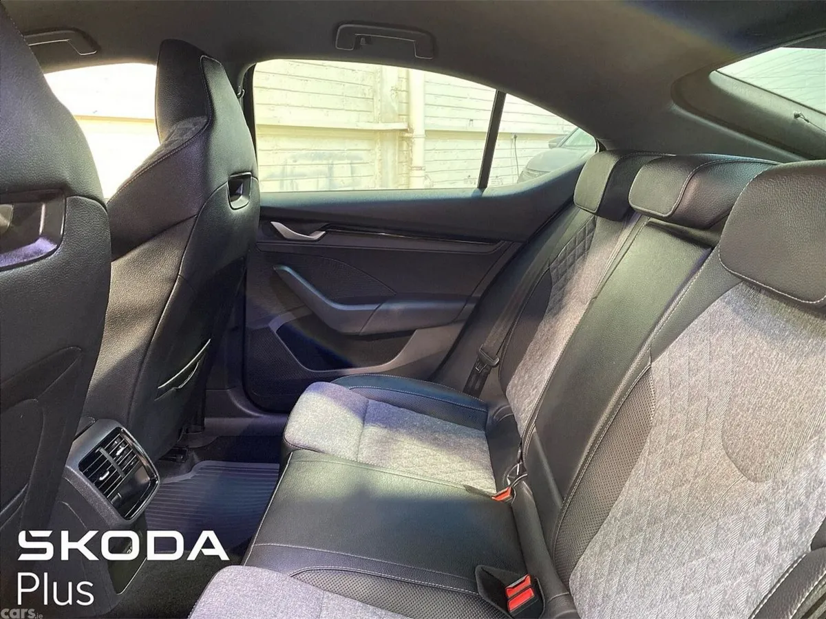 Skoda Octavia Saloon, Diesel, 2026, Black