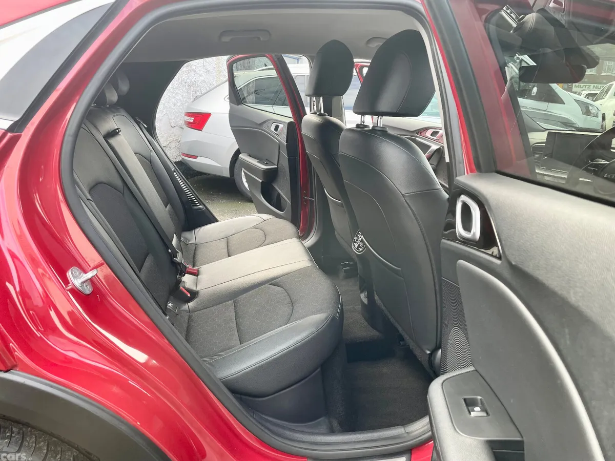 Kia XCeed Hatchback, Petrol Plug-in Hybrid, 2023, Red