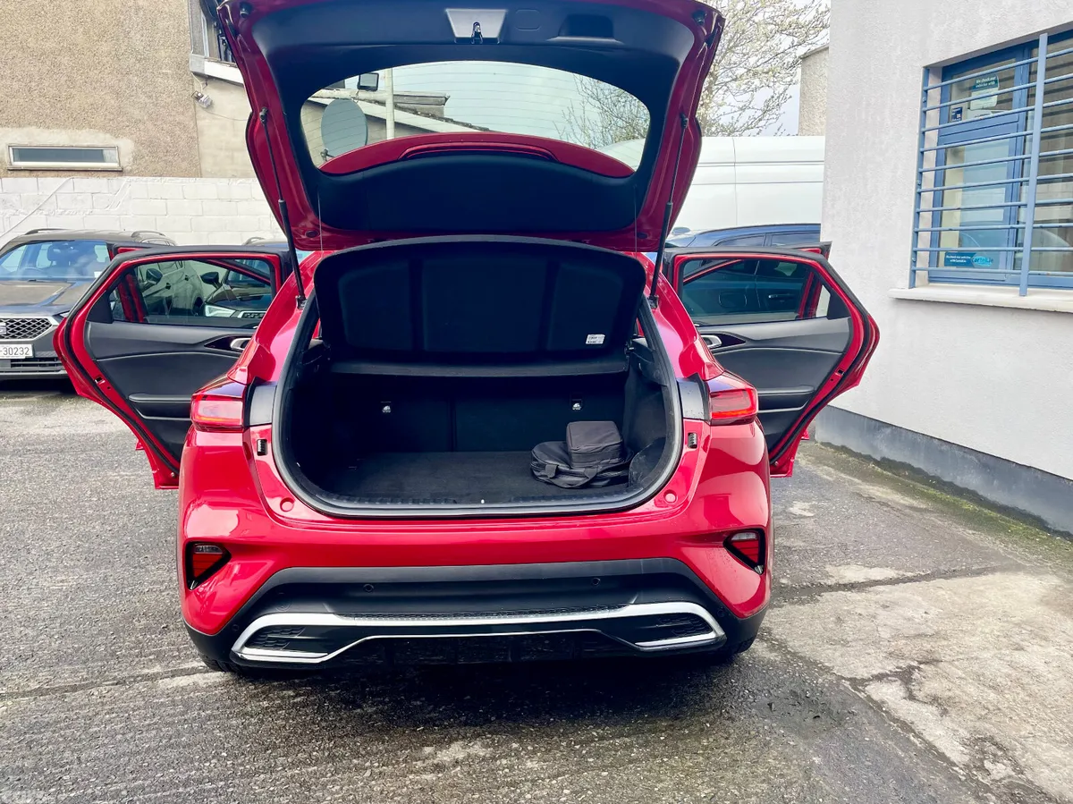 Kia XCeed Hatchback, Petrol Plug-in Hybrid, 2023, Red