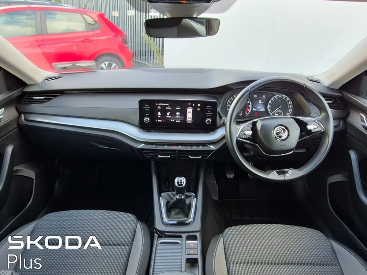 Skoda Octavia Saloon, Diesel, 2023, Black