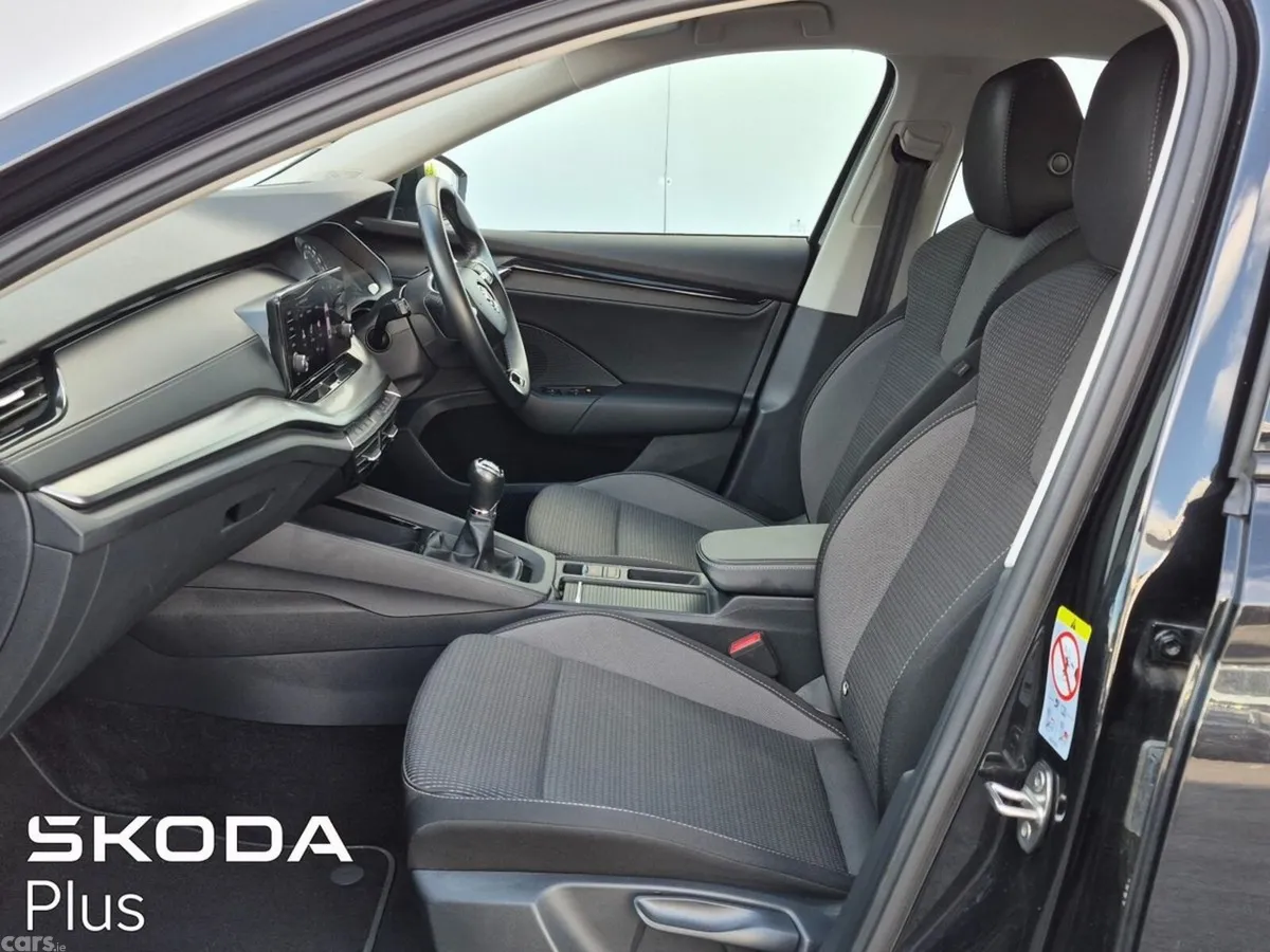 Skoda Octavia Saloon, Diesel, 2023, Black