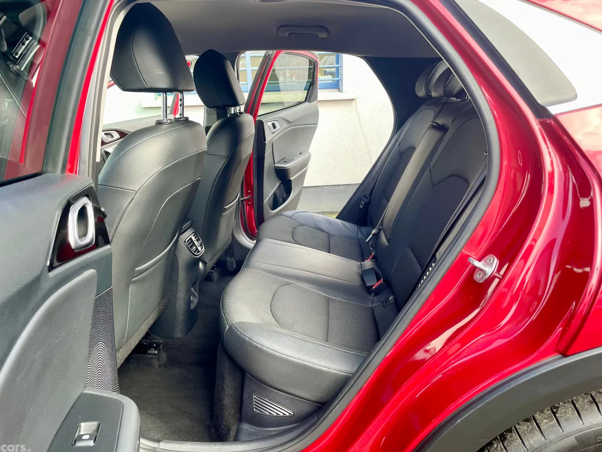 Kia XCeed Hatchback, Petrol Plug-in Hybrid, 2023, Red