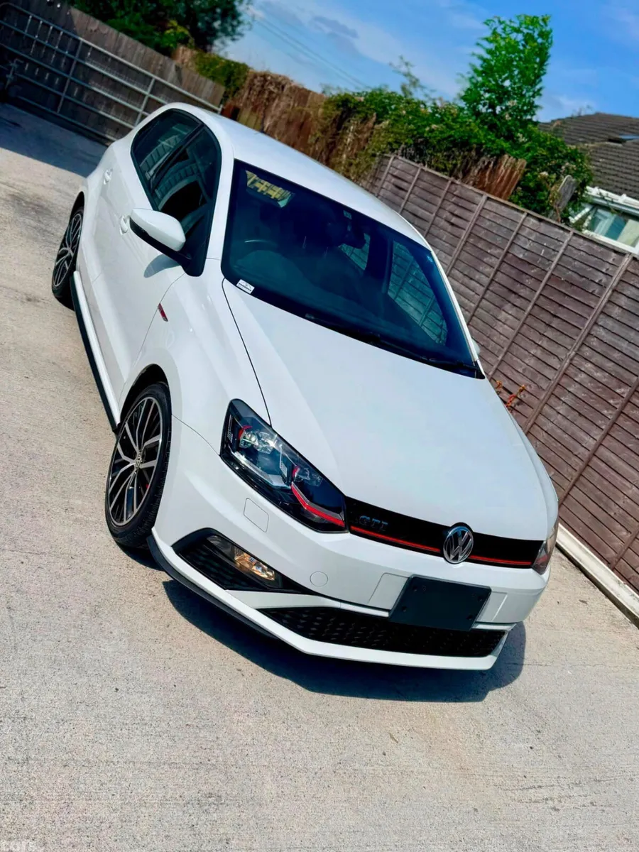 Volkswagen Polo Hatchback, Petrol, 2015, White
