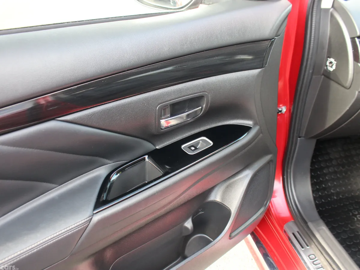 Mitsubishi Outlander SUV, Petrol Plug-in Hybrid, 2018, Red