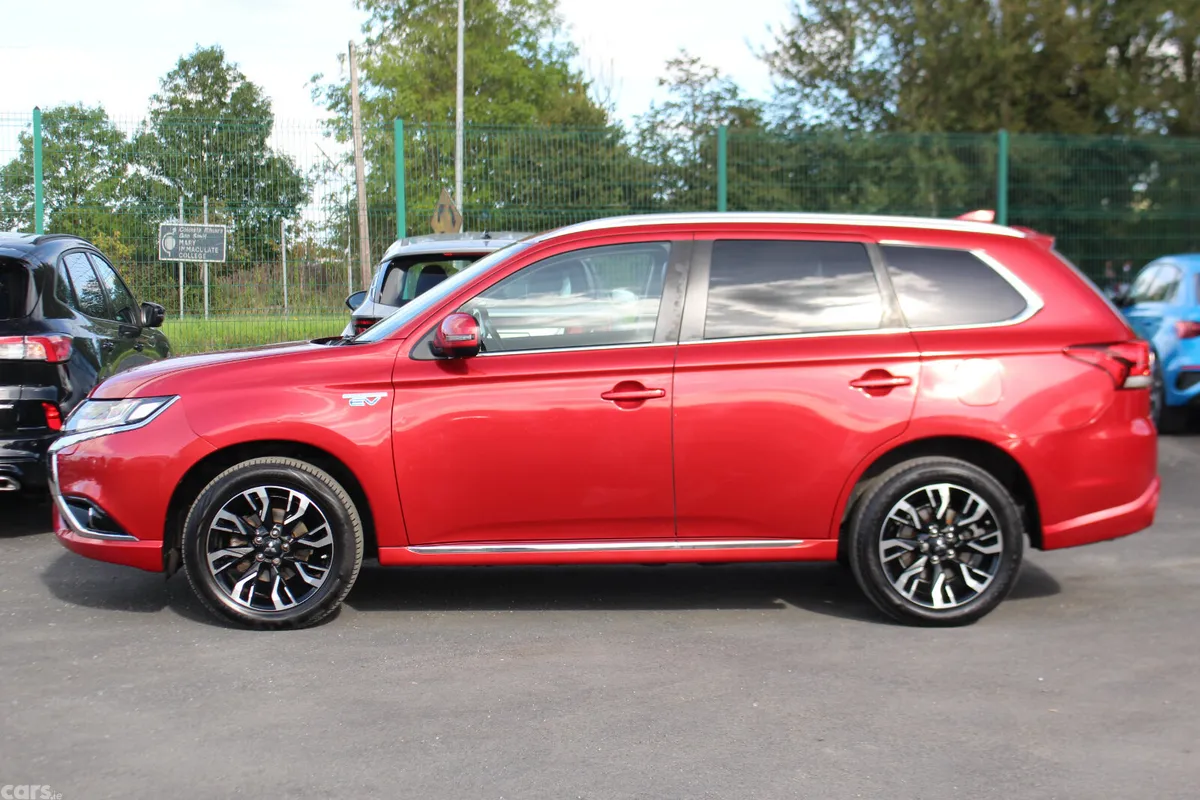 Mitsubishi Outlander SUV, Petrol Plug-in Hybrid, 2018, Red