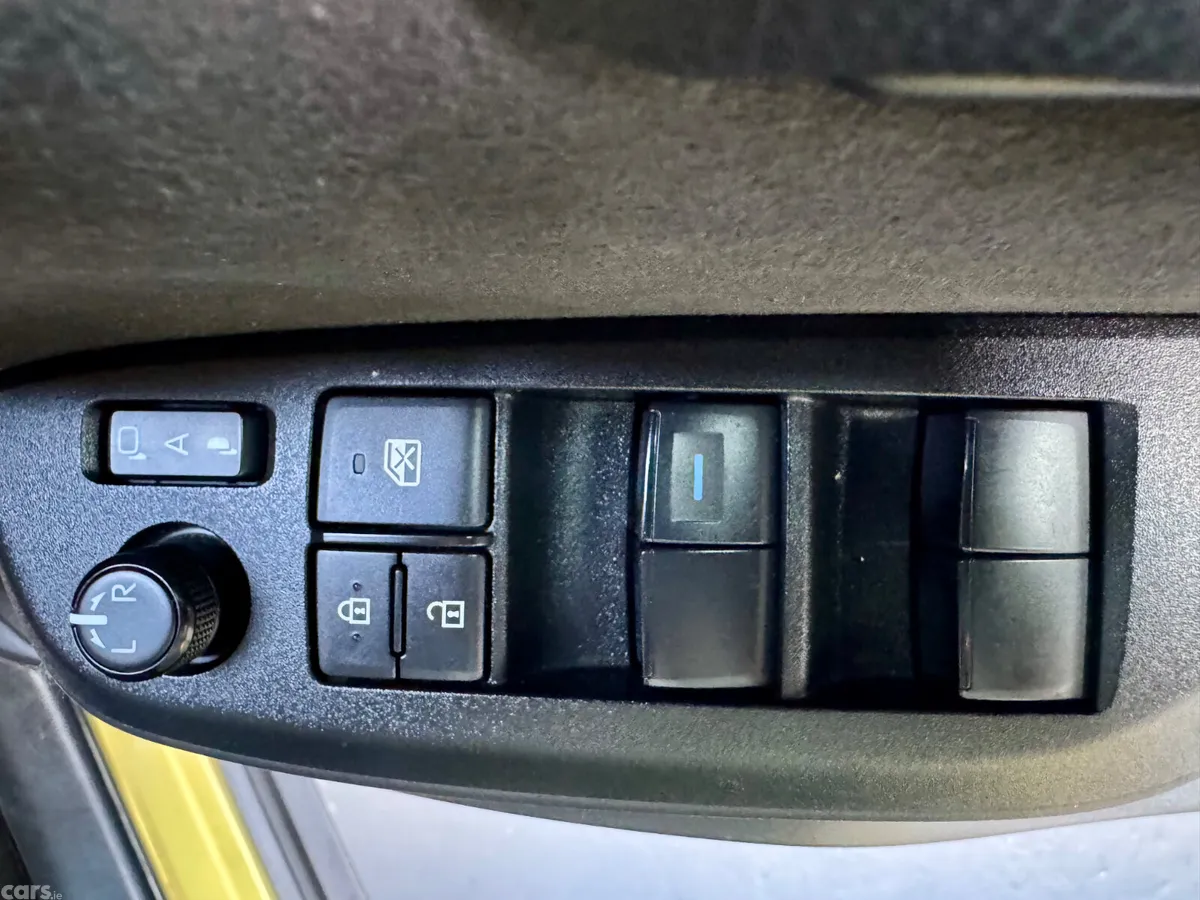 Toyota Yaris Cross Estate, Petrol Hybrid, 2022, Gold