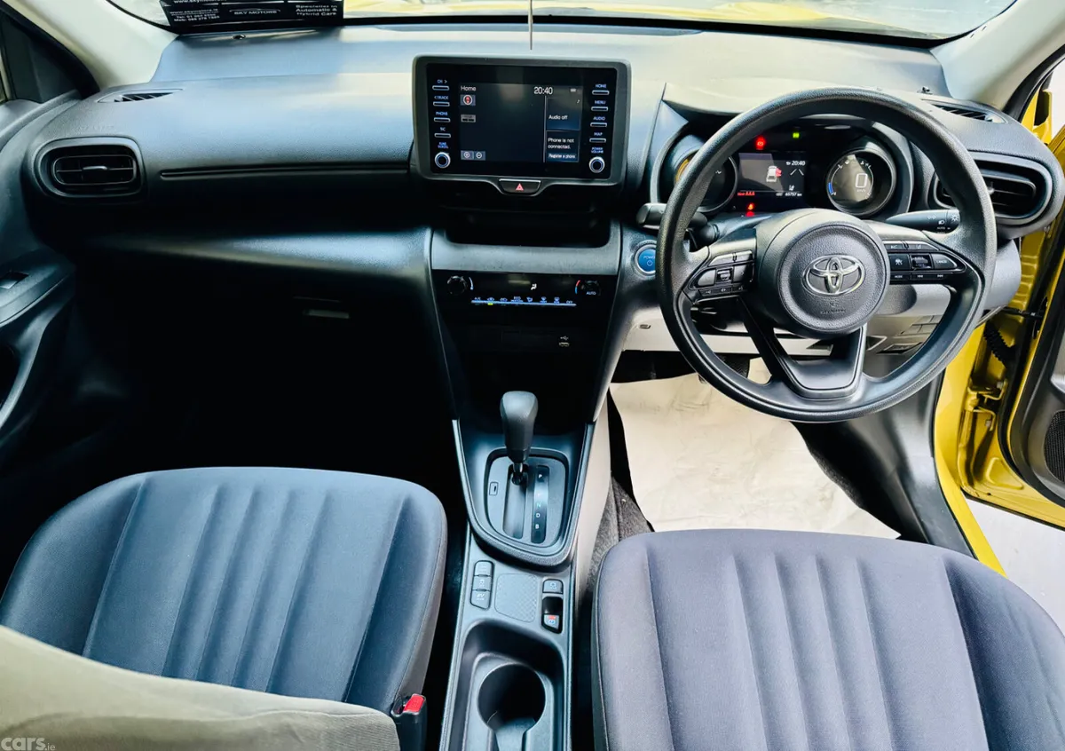 Toyota Yaris Cross Estate, Petrol Hybrid, 2022, Gold
