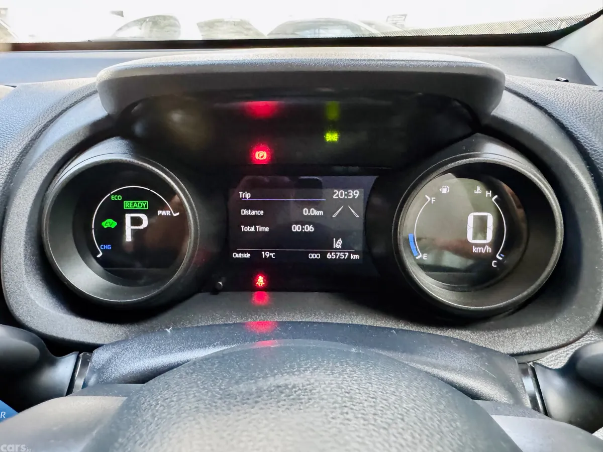 Toyota Yaris Cross Estate, Petrol Hybrid, 2022, Gold