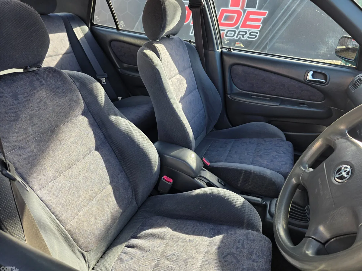 Toyota Corolla Saloon, Petrol, 2001, Green