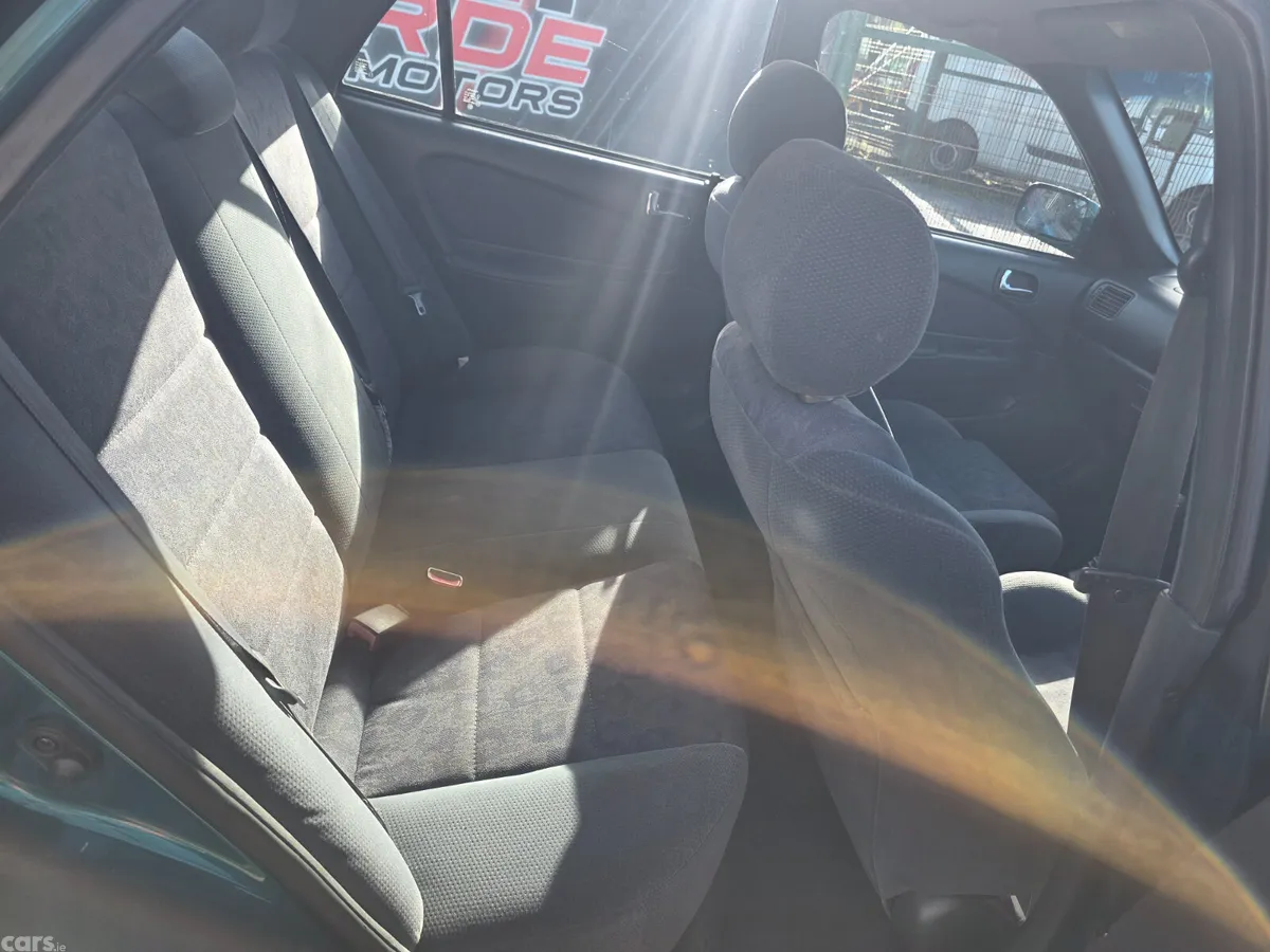 Toyota Corolla Saloon, Petrol, 2001, Green