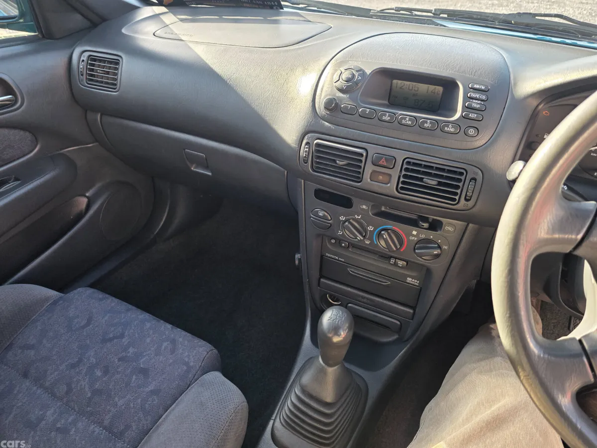 Toyota Corolla Saloon, Petrol, 2001, Green
