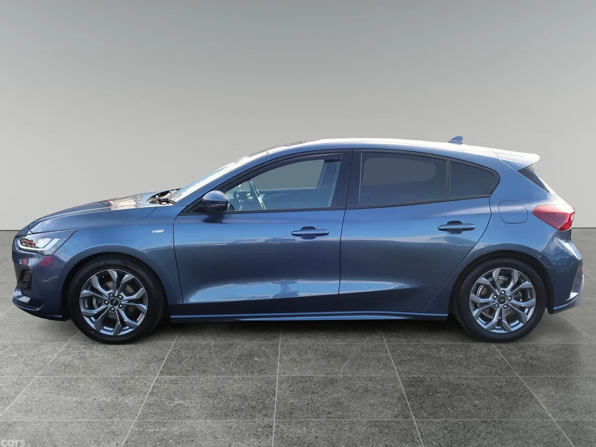 Ford Focus Hatchback, Diesel, 2023, Blue
