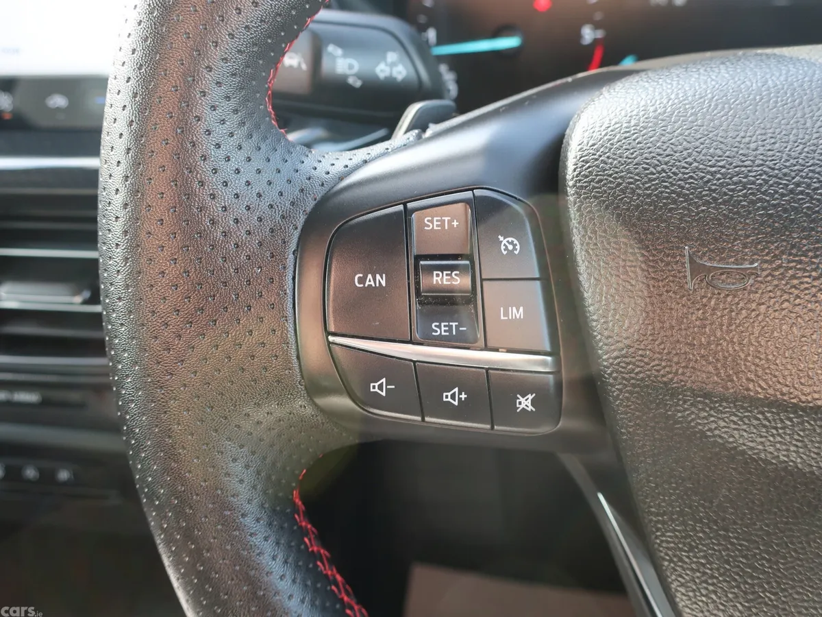 Ford Focus Hatchback, Diesel, 2023, Blue