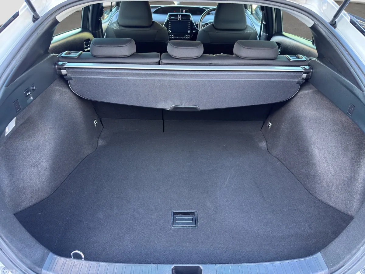Toyota Prius Hatchback, Petrol Hybrid, 2022, White