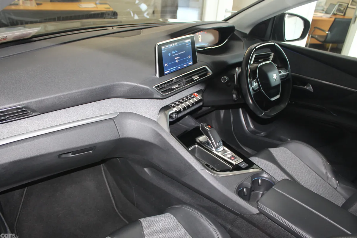 Peugeot 3008 MPV, Diesel, 2019, Grey