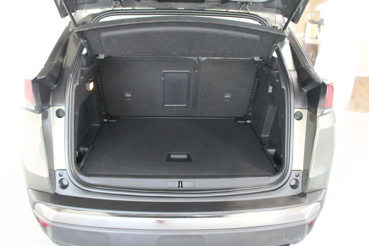 Peugeot 3008 MPV, Diesel, 2019, Grey