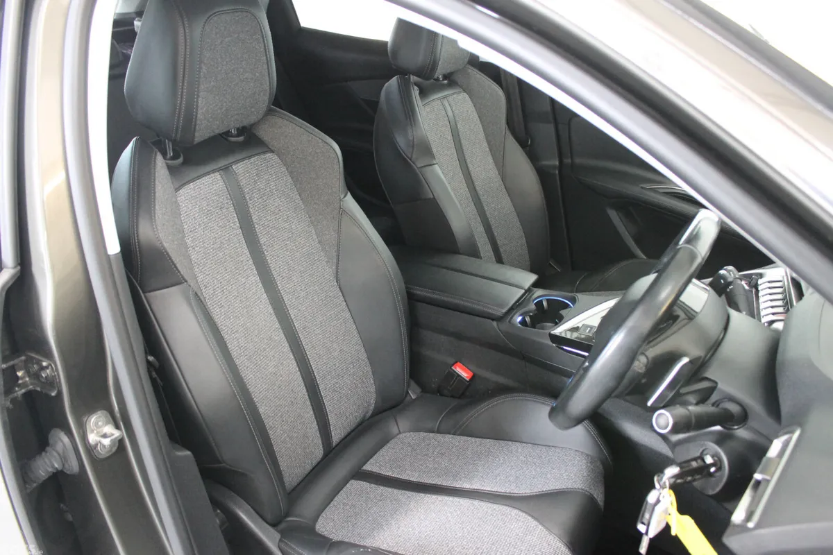 Peugeot 3008 MPV, Diesel, 2019, Grey