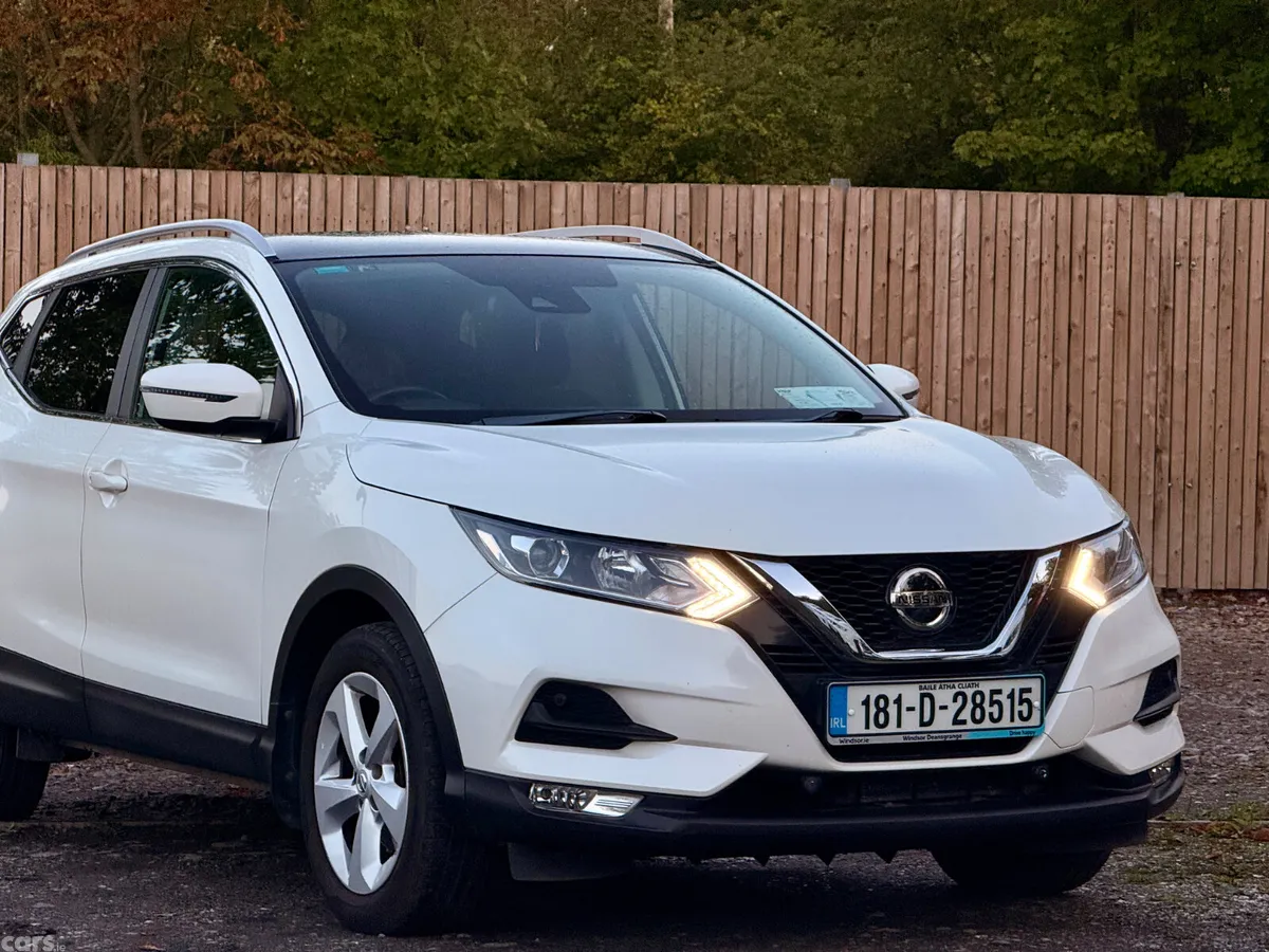 Nissan Qashqai MPV, Petrol, 2018, White