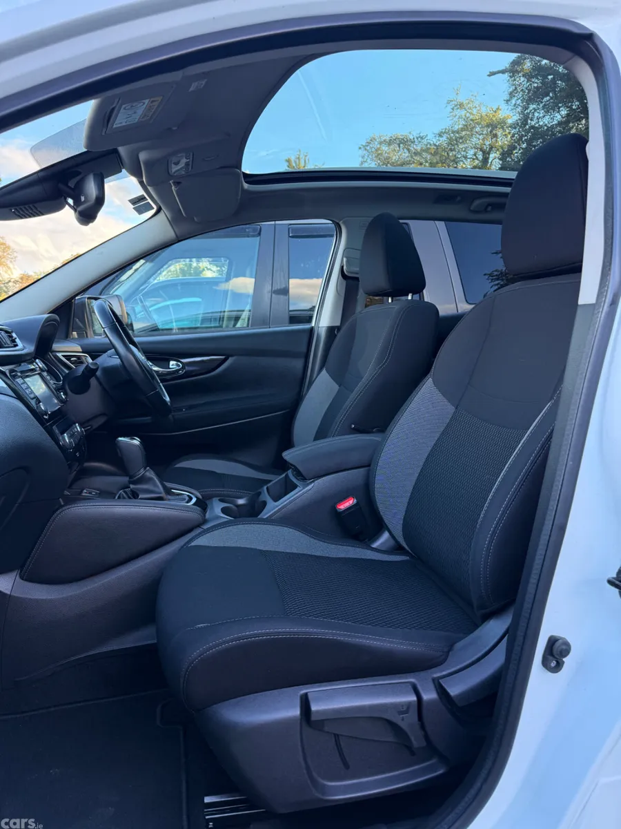 Nissan Qashqai MPV, Petrol, 2018, White