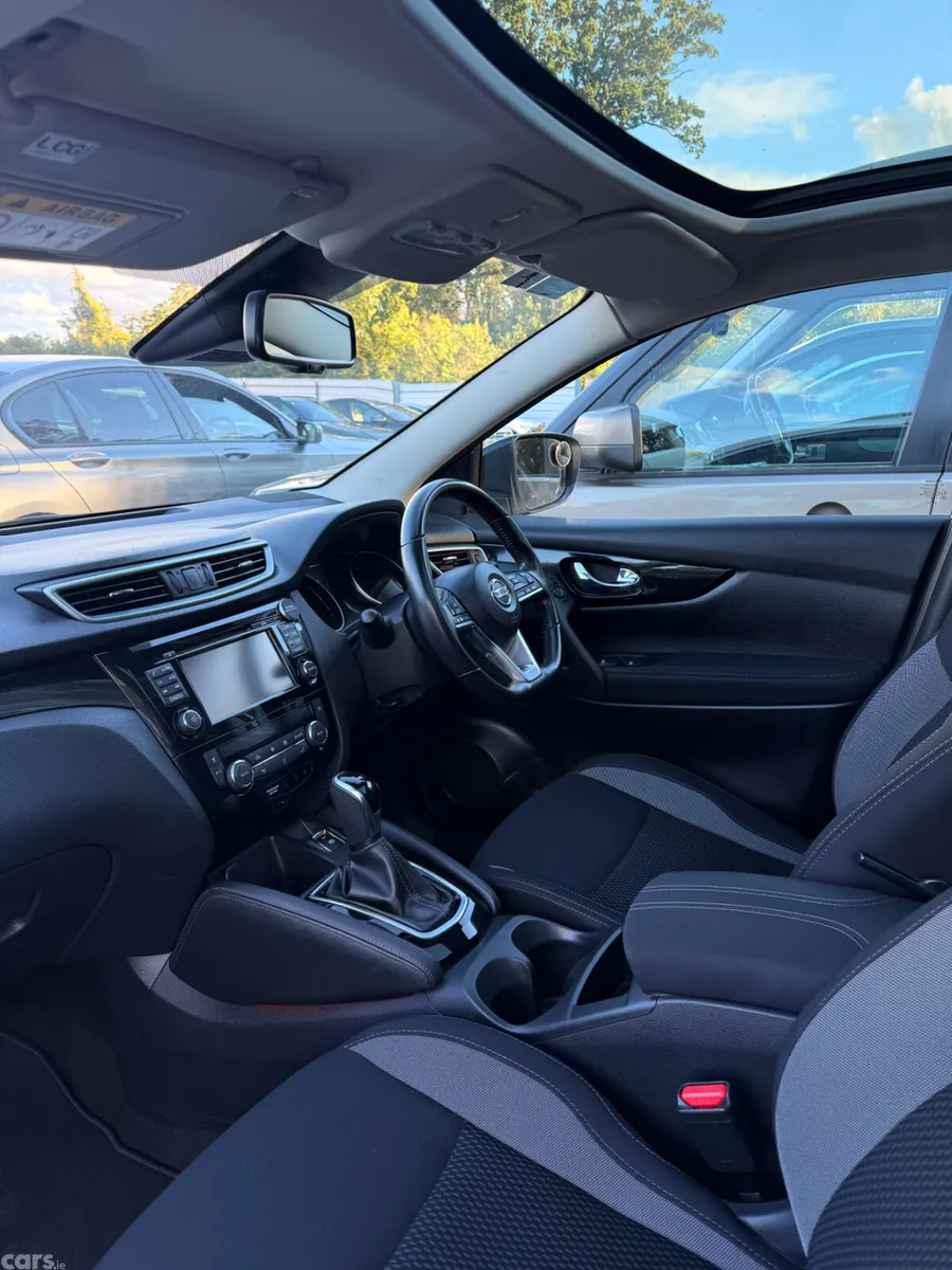 Nissan Qashqai MPV, Petrol, 2018, White