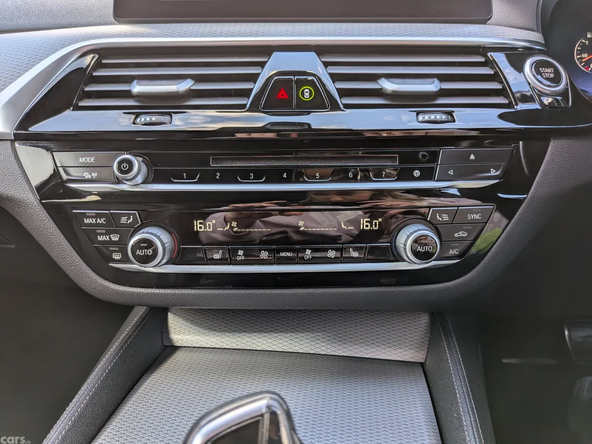 BMW 5-Series Saloon, Petrol Plug-in Hybrid, 2018, Black