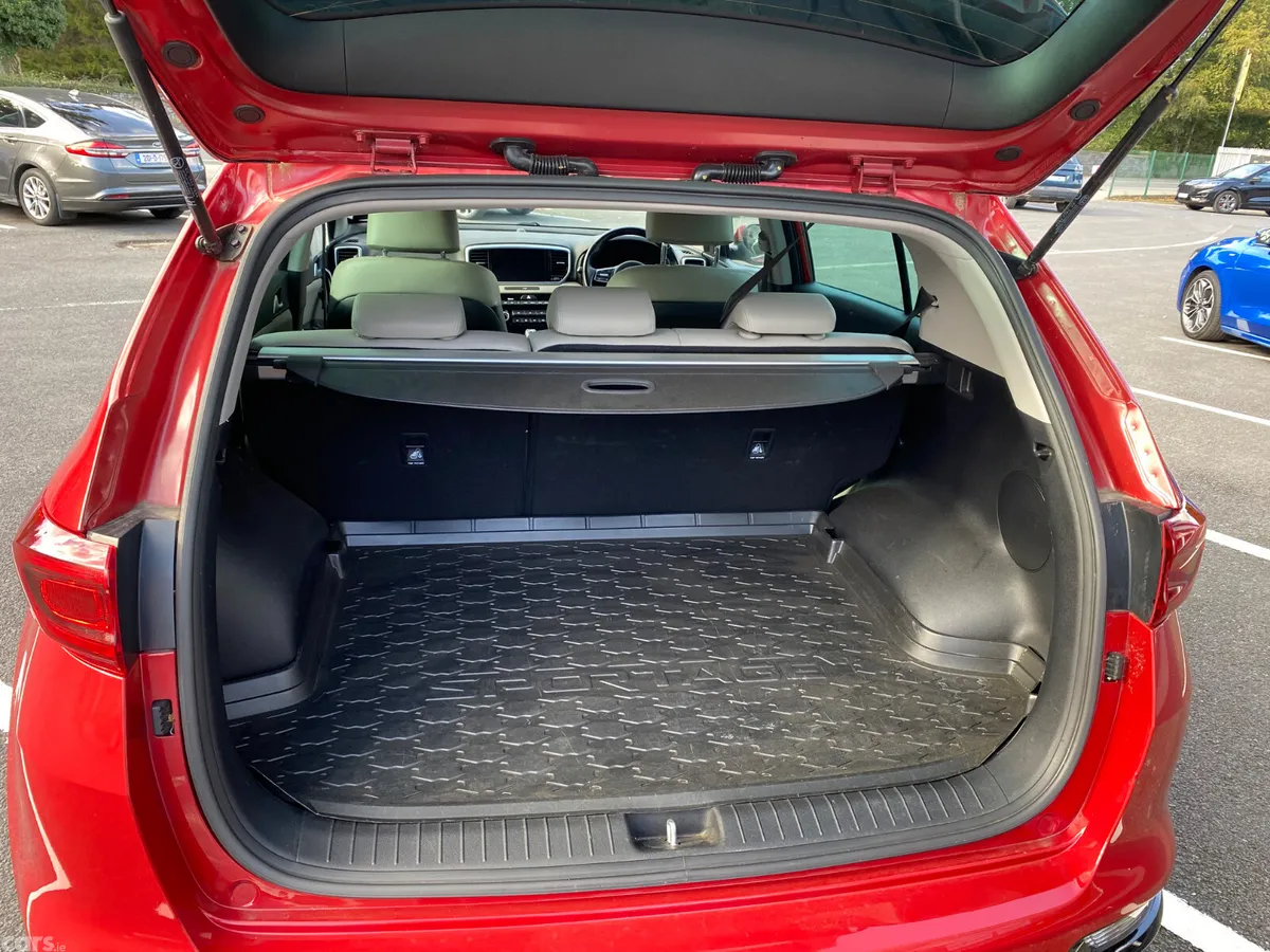 Kia Sportage SUV, Diesel Hybrid, 2021, Red