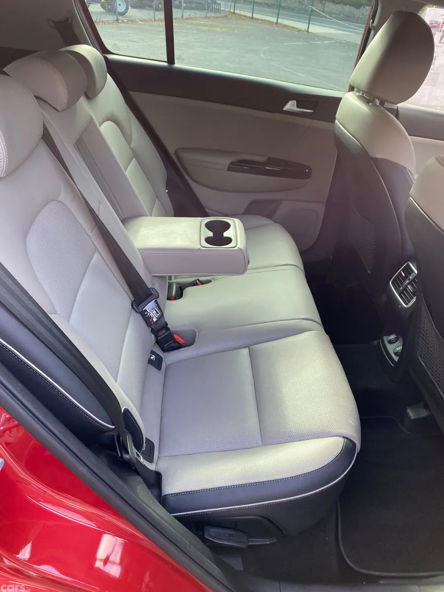 Kia Sportage SUV, Diesel Hybrid, 2021, Red