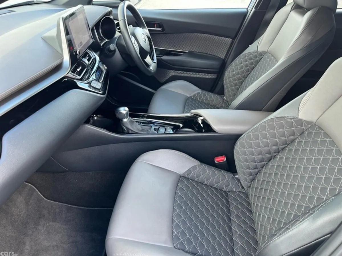 Toyota C-HR SUV, Petrol Hybrid, 2023, Grey