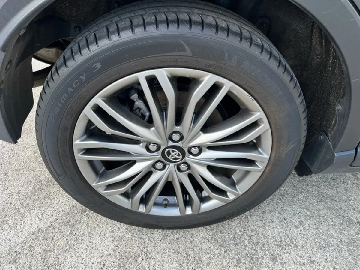 Toyota C-HR SUV, Petrol Hybrid, 2023, Grey
