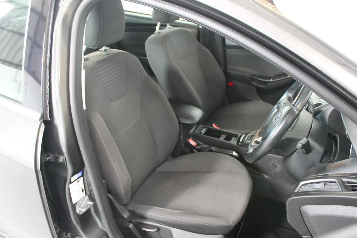 Ford Focus Saloon, Diesel, 2018, Grey