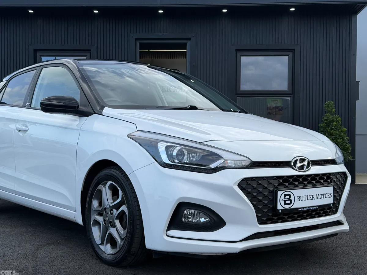 Hyundai i20 Hatchback, Petrol, 2019, White