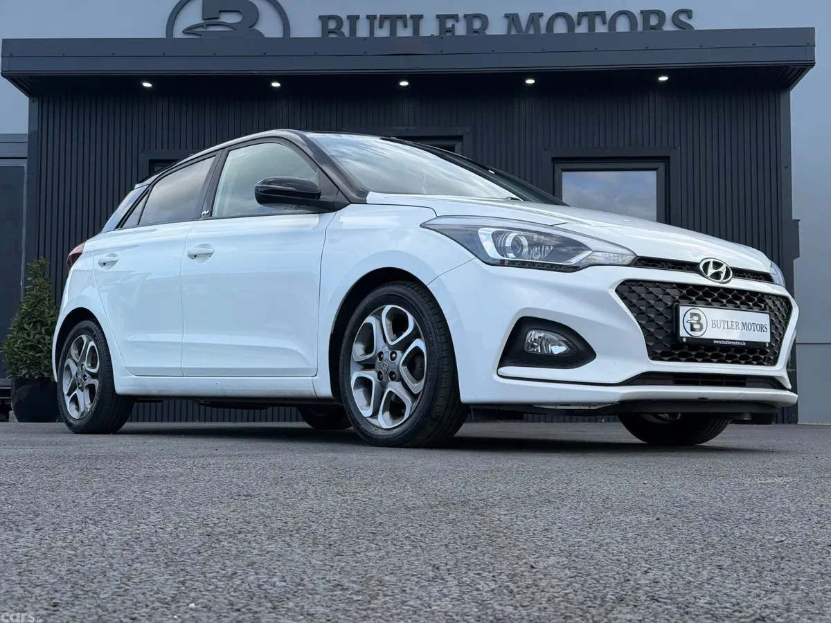 Hyundai i20 Hatchback, Petrol, 2019, White