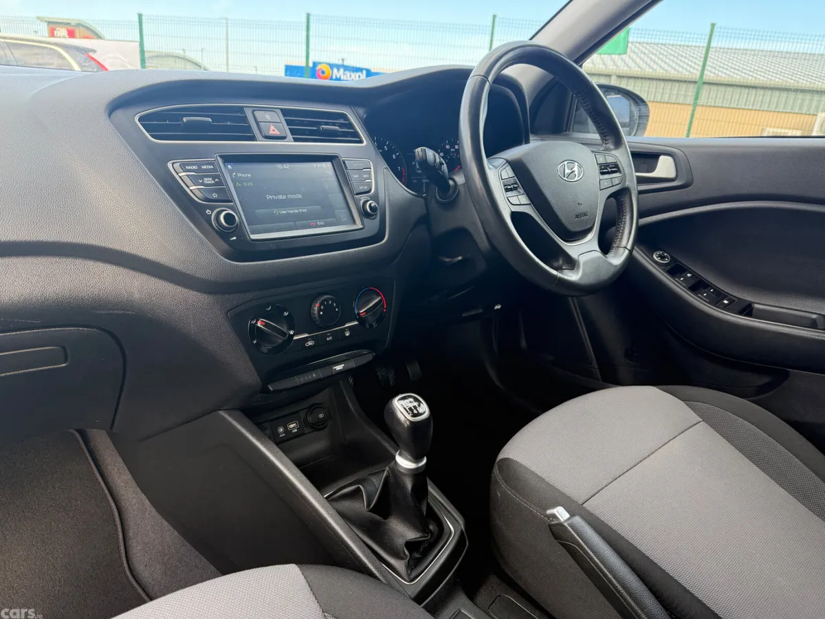 Hyundai i20 Hatchback, Petrol, 2019, White